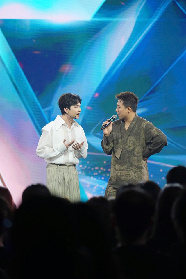 B Ray, Vương Bình có khách mời đặc biệt - Anh trai "Say hi" 2025 tập 13- Ảnh 3.