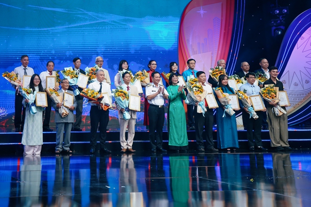 Ấn tượng Lễ trao giải về học tập và làm theo tư tưởng, đạo đức, phong cách Hồ Chí Minh - Ảnh 4.