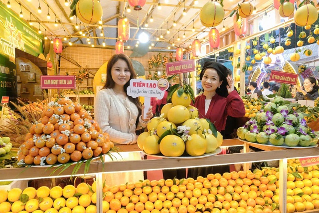 Lễ hội Trái cây Bắc Ninh 2025 khai mạc, đấu giá gây quỹ hỗ trợ miền Trung - Tây Nguyên - Ảnh 2.