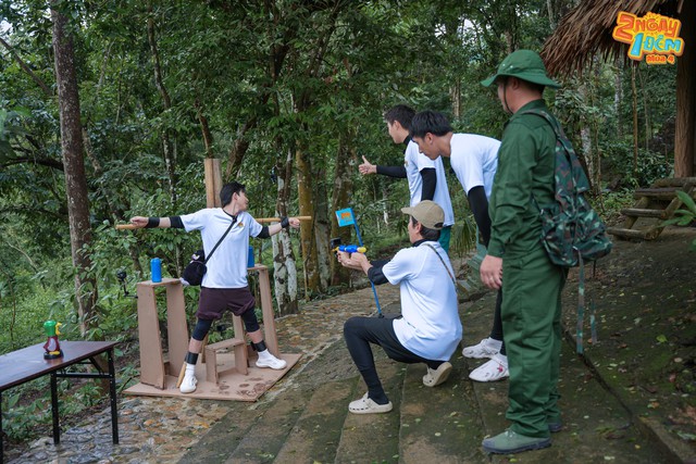 2 Ngày 1 Đêm 4 - Tập 12: Steven Nguyễn “dính” Thu Diễm, còn cố tình thua để được chơi lại - Ảnh 1.