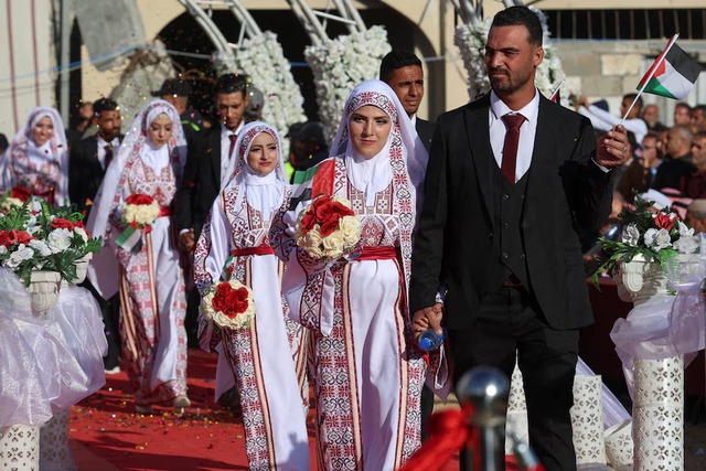 Đám cưới tập thể của 54 cặp đôi ở dải Gaza - Ảnh 2.