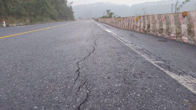 60 Giây ngày 6/12/2025 | Hà Nội: Lửa bùng phát tại trường học, 800 học sinh sơ tán khẩn cấp - Ảnh 4.