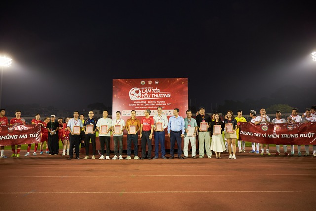 Năng lượng tích cực từ trận cầu giao hữu lan tỏa yêu thương - Ảnh 6.