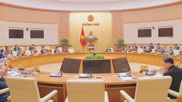 Việt Nam vững vàng trong bối cảnh bị "tác động kép" - Ảnh 1.