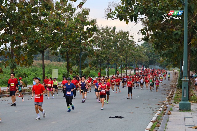 Sôi động Giải Marathon quốc tế TP. Hồ Chí Minh Techcombank - Ảnh 1.