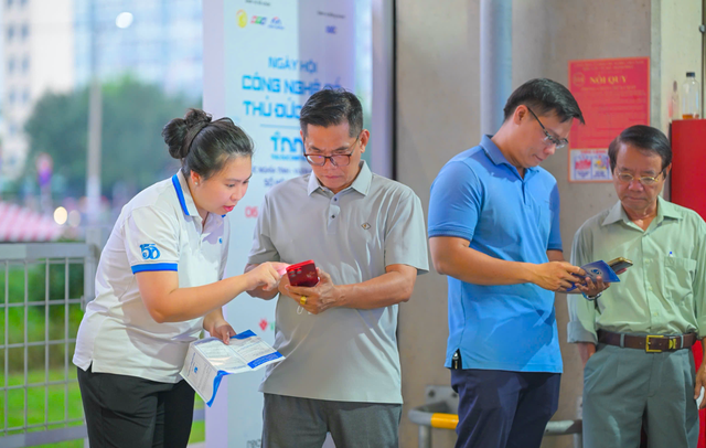 Công ty Cổ phần Cấp nước Sài Gòn Sawaco tham gia ngày hội Công nghệ số Thủ Đức 2025- Ảnh 10. Công ty Cổ phần Cấp nước Sài Gòn Sawaco tham gia ngày hội Công nghệ số Thủ Đức 2025- Ảnh 10.