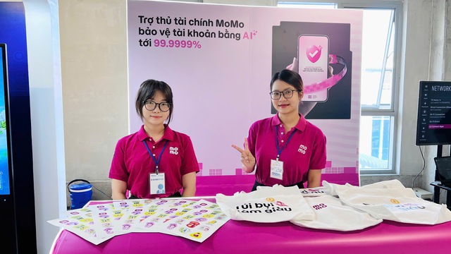 MoMo giới thiệu giải pháp di chuyển thông minh Metro – QR Tap & Go tại Ngày hội Công nghệ số Thủ Đức 2025 - Ảnh 1.