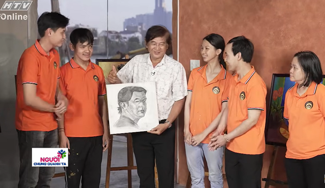 Người chung quanh ta - Tập 5: Khi cây cọ vẽ cất tiếng yêu thương - Ảnh 2.