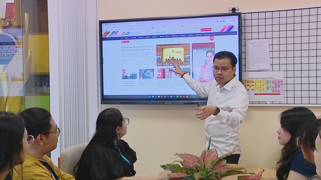 Thời sự HTV ngày 9/12/2025 | Lễ kỷ niệm 80 năm Ngày truyền thống Lực lượng vũ trang Quân khu 7 - Ảnh 3.