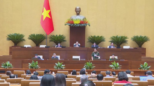 Quốc hội thảo luận về sửa đổi 11 Luật thuộc lĩnh vực Quân sự, quốc phòng - Ảnh 1.