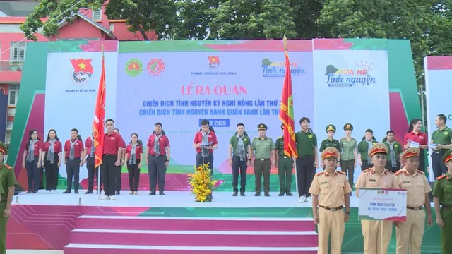 Lễ ra quân Chiến dịch Kỳ nghỉ hồng lần thứ 24 và Chiến dịch tình nguyện Hành quân xanh lần thứ 19 năm 2025 - Ảnh 1.