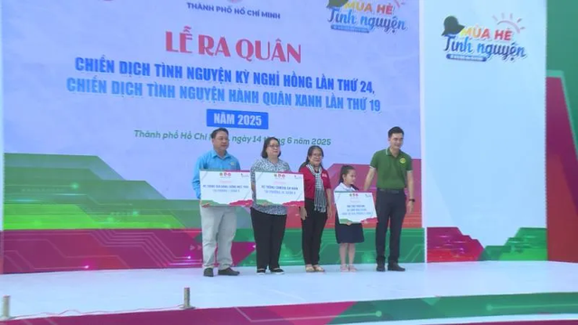Lễ ra quân Chiến dịch Kỳ nghỉ hồng lần thứ 24 và Chiến dịch tình nguyện Hành quân xanh lần thứ 19 năm 2025 - Ảnh 2.