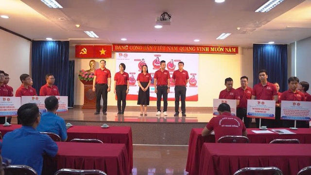 Hơn 7.000 chiến sĩ tình nguyện Đoàn các cơ quan UBND TP.HCM khởi động "Kỳ nghỉ hồng 2025" - Ảnh 1.