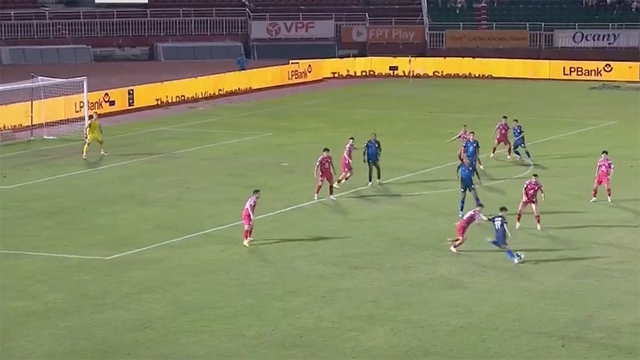 Vòng 25 Vleague: Nam Định đăng quang, CLB TP.HCM trụ hạng thành công - Ảnh 1.