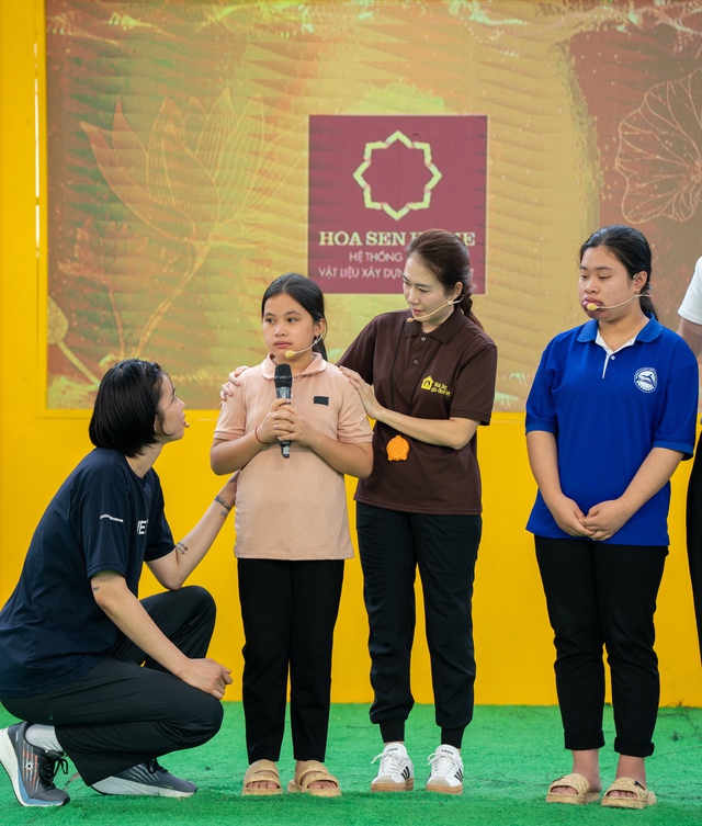 Thanh Thảo Hugo tặng dây chuyền, mong trao phép màu cho em Diệu - Ảnh 3.