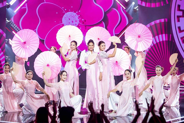 HTV&Tôi: “Từ đam mê nhảy múa đến sân khấu HTV Tết 2025” - Ảnh 2.