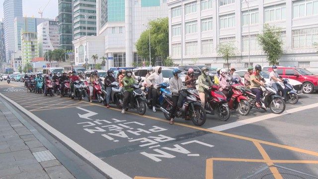 TP.HCM: Thí điểm kẻ vạch mắt võng có hiệu quả tích cực - Ảnh 4.
