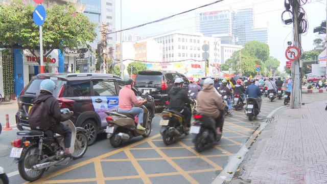 TP.HCM: Thí điểm kẻ vạch mắt võng có hiệu quả tích cực - Ảnh 3.