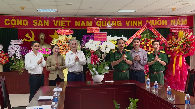 Trưởng Ban Nội chính Thành ủy TP.HCM thăm và chúc mừng cơ quan báo chí - Ảnh 2.