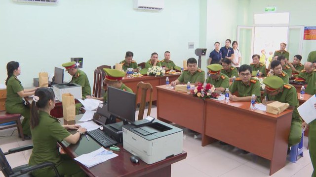 TP.HCM thu hồi và cấp mới con dấu: Bảo đảm không gián đoạn hoạt động sau sáp nhập - Ảnh 2.