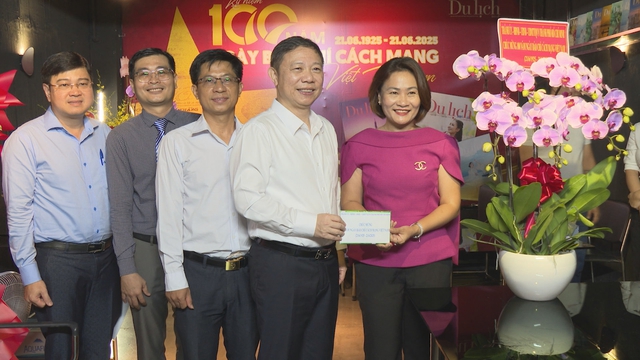 Đoàn đại biểu TP.HCM thăm, chúc mừng cơ quan báo chí - Ảnh 2.