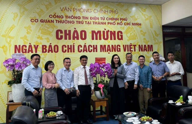 Lãnh đạo TP.HCM thăm, chúc mừng các cơ quan báo chí - Ảnh 2.