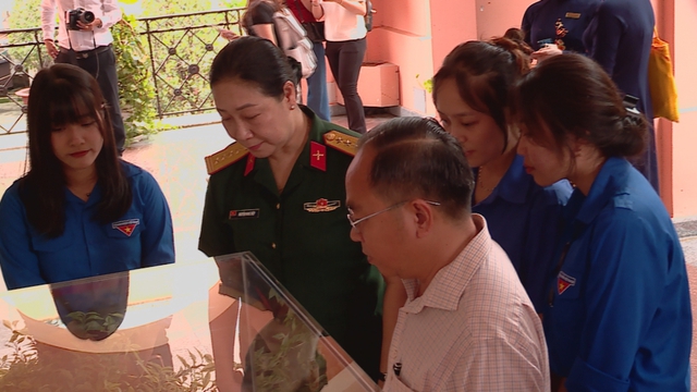 Triển lãm chuyên đề "Chủ tịch Hồ Chí Minh - Người sáng lập báo chí cách mạng Việt Nam" - Ảnh 4.