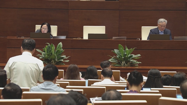 Phiên chất vấn tại Quốc hội: Thẳng thắn, trách nhiệm, hướng về thực tiễn - Ảnh 2.