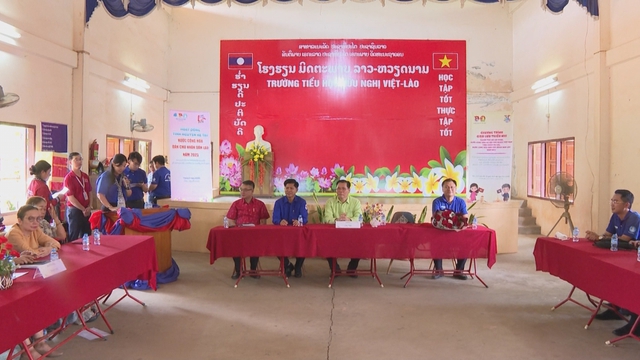 TP.HCM thăm và động viên chiến sĩ, thiếu nhi tình nguyện hè tại Lào - Ảnh 1.