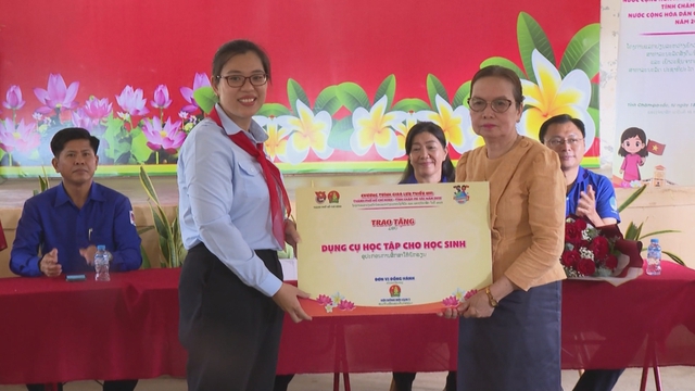 TP.HCM thăm và động viên chiến sĩ, thiếu nhi tình nguyện hè tại Lào - Ảnh 4.
