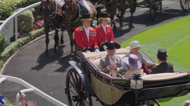 Royal Ascot: Cuộc đua của những chiếc nón sáng tạo tại Anh - Ảnh 2.