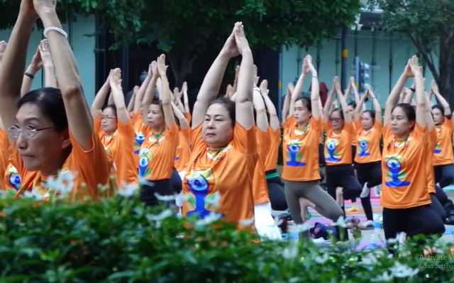 1600 Yogi chào đón ngày quốc tế Yoga tại TP.HCM - Ảnh 1.