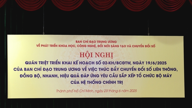 Triển khai quyết liệt chuyển đổi số trong toàn hệ thống chính trị - Ảnh 1.