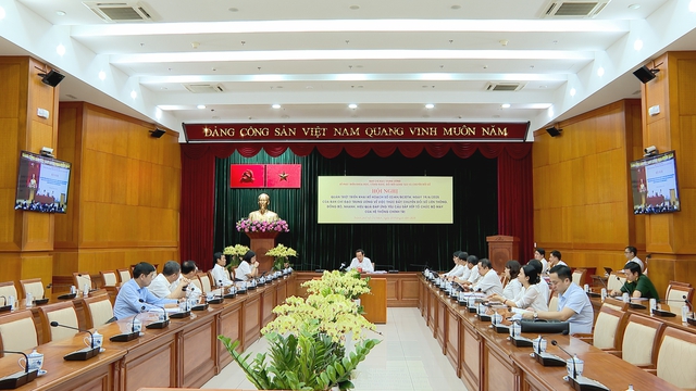 Triển khai quyết liệt chuyển đổi số trong toàn hệ thống chính trị - Ảnh 2.