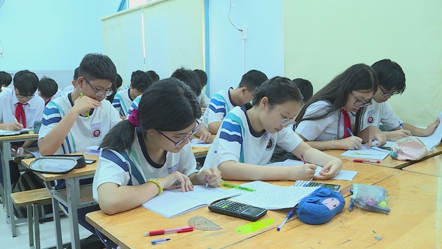 TP.HCM công bố điểm thi lớp 10: Giảm mạnh điểm 10, tăng độ phân hóa theo năng lực học sinh - Ảnh 2.