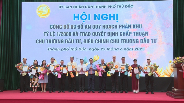 TP. Thủ Đức công bố 9 đồ án quy hoạch phân khu, trao quyết định đầu tư dự án quan trọng - Ảnh 4.