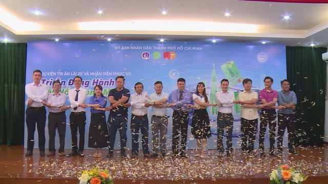 TP.HCM tôn vinh lực lượng xe buýt: Thúc đẩy chuyển đổi số giao thông công cộng - Ảnh 5.