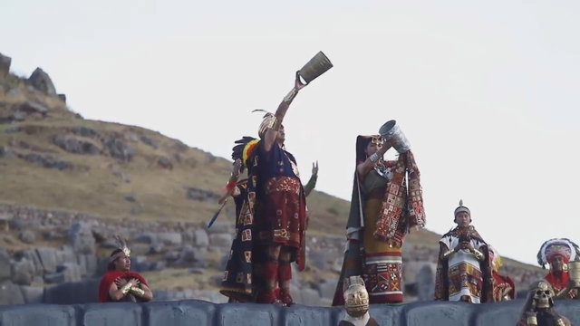 Long trọng Lễ hội thần Mặt trời ở Peru - Ảnh 2.