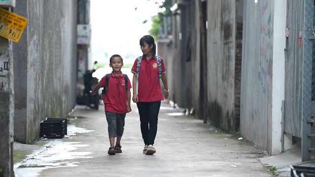 Khát khao hạnh phúc của hai chị em có cha mẹ bị tâm thần - Ảnh 4.