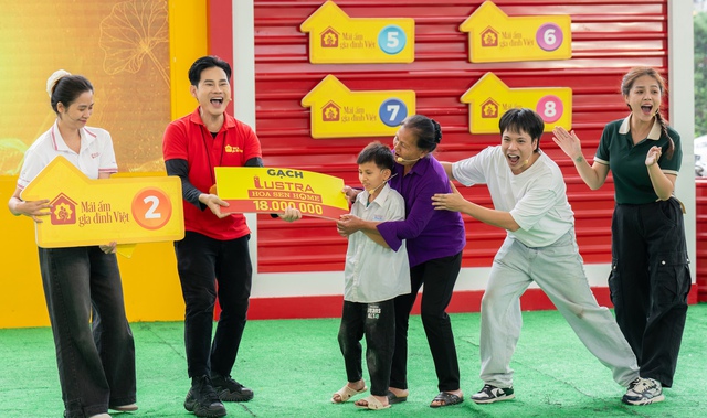 Khóc nghẹn trước bốn anh em mồ côi gầy gò vì thiếu chất - Ảnh 3.
