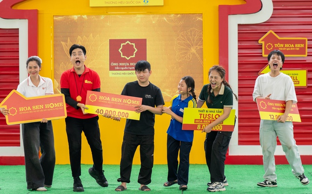 Khóc nghẹn trước bốn anh em mồ côi gầy gò vì thiếu chất - Ảnh 4.