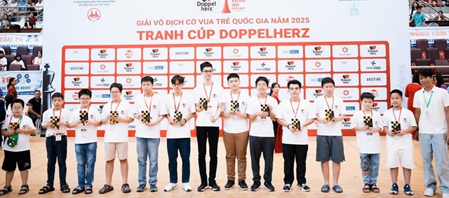 Chắp cánh cho tài năng trẻ cờ vua Việt Nam - Ảnh 1.