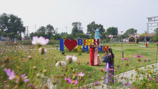 Hội nghị tổng kết, đánh giá kết quả thực hiện Nghị quyết Đại hội Đại biểu Đảng bộ huyện Bình Chánh lần thứ XII, nhiệm kỳ 2020 - 2025. - Ảnh 6.