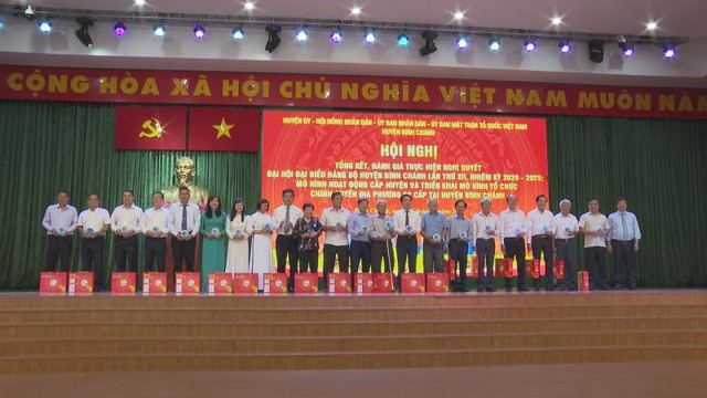 Hội nghị tổng kết, đánh giá kết quả thực hiện Nghị quyết Đại hội Đại biểu Đảng bộ huyện Bình Chánh lần thứ XII, nhiệm kỳ 2020 - 2025. - Ảnh 1.