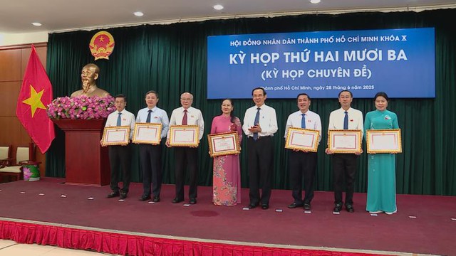 Kỳ họp 23 HĐND TP.HCM khóa X: Quyết định nhiều vấn đề hệ trọng, đưa TP.HCM bước vào kỷ nguyên mới - Ảnh 2.