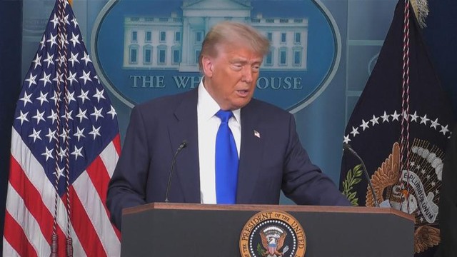 Ông Trump: Mỹ tiếp tục cân nhắc ném bom Iran - Ảnh 1.