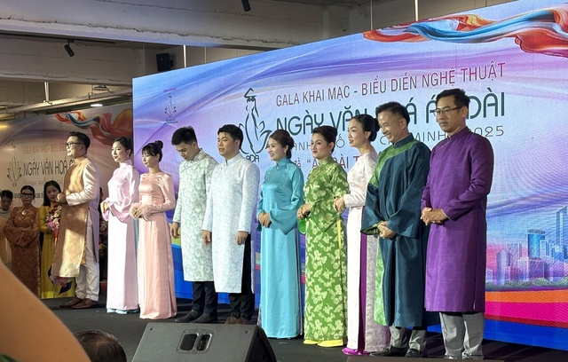 NewZround: Gala “Áo dài tri ân” trong chuỗi sự kiện “Ngày hội Văn hóa Áo dài TP.HCM 2025” - Ảnh 3.