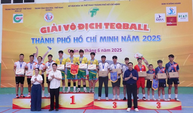 Quận 5 xếp nhất toàn đoàn tại Giải Teqball vô địch TP.HCM - Ảnh 1.