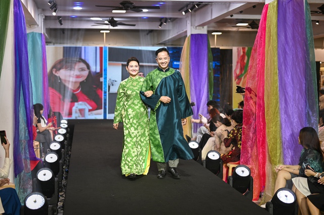 Đêm Gala "Áo dài tri ân" khẳng định vị thế biểu tượng văn hóa Việt Nam - Ảnh 4.