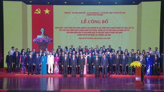 Lễ công bố các Nghị quyết, Quyết định thành lập TP.HCM, Đảng bộ và chỉ định nhân sự lãnh đạo - Ảnh 2.